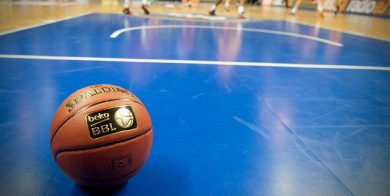 Basketball-Bundesliga Alba Berlin besiegt Bayreuth mit 77:76